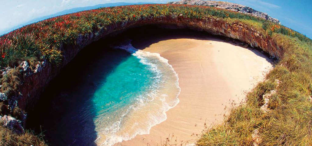 Playa del Amor (Hidden Beach), Mexico