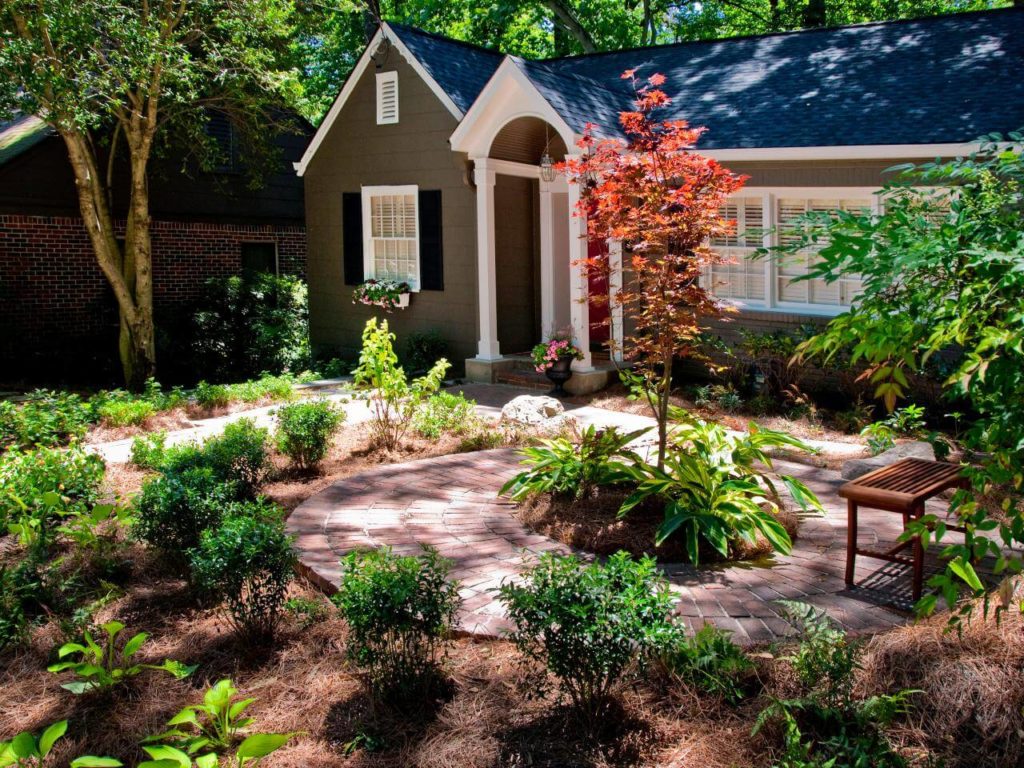 Small Rotating Pathway Front Yard Landscaping with Varity of Plants