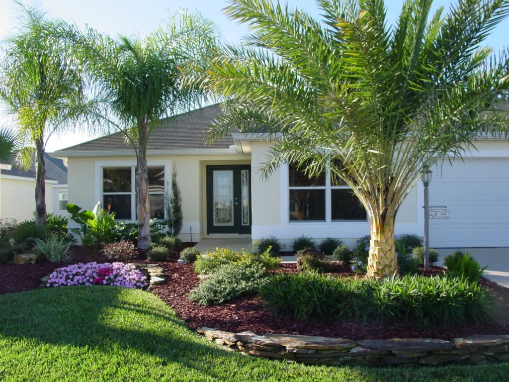 white house Front Yard Landscaping Ideas using plants and tree