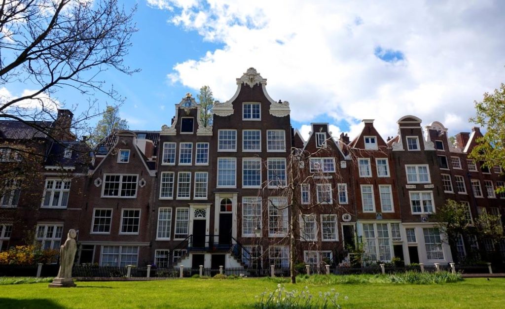 Discover The Begijnhof in Amsterdam
