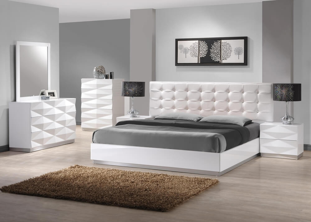 28+ DIY Wall Decor Ideas For Bedroom In 2018 - LiveEnhanced - Live Enhanced