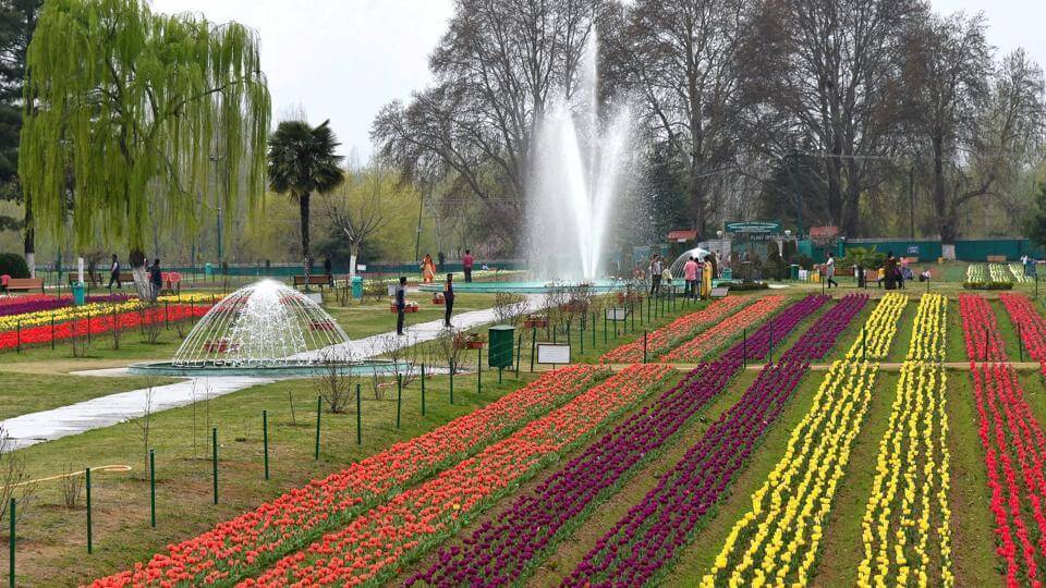 Srinagar - tourist places in india