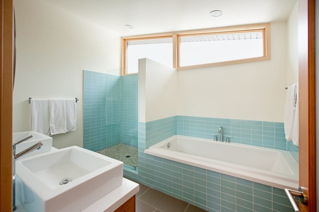 small bathroom tub ideas