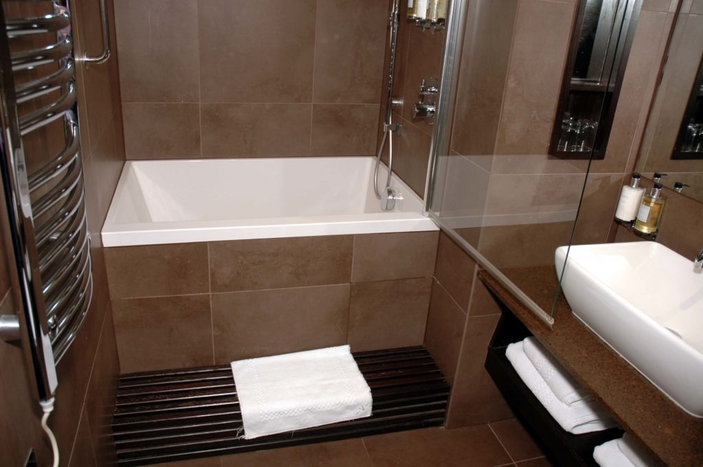 small bathroom tub ideas