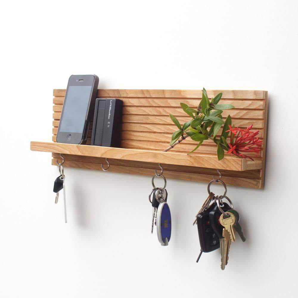 wooden diy Key Holder with iPhone placeholder