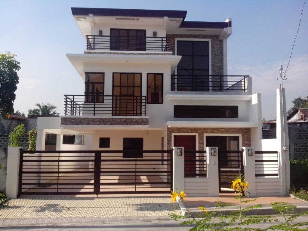 3 storey house design with rooftop on road side with wide space for car parking and wide gate