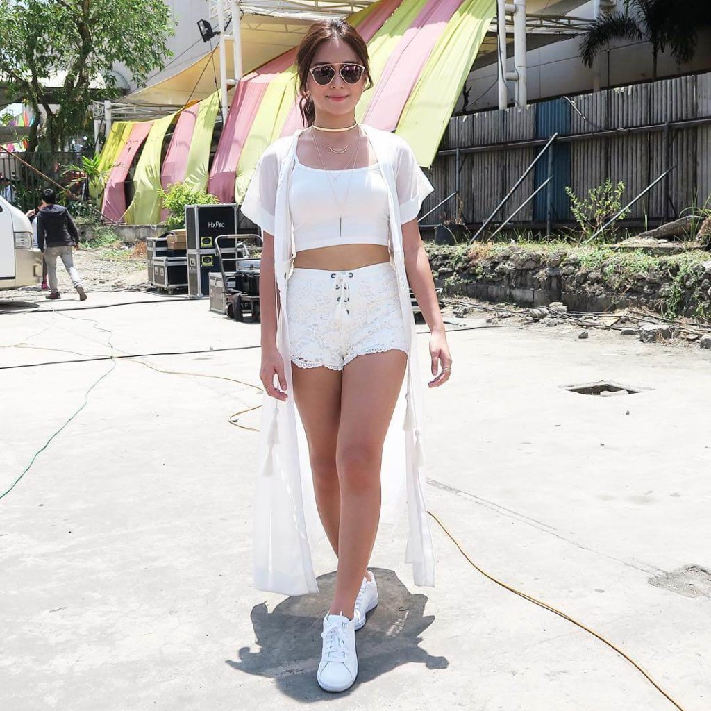 30 White Shorts Outfit Ideas Women's Should Wear This Summer Live