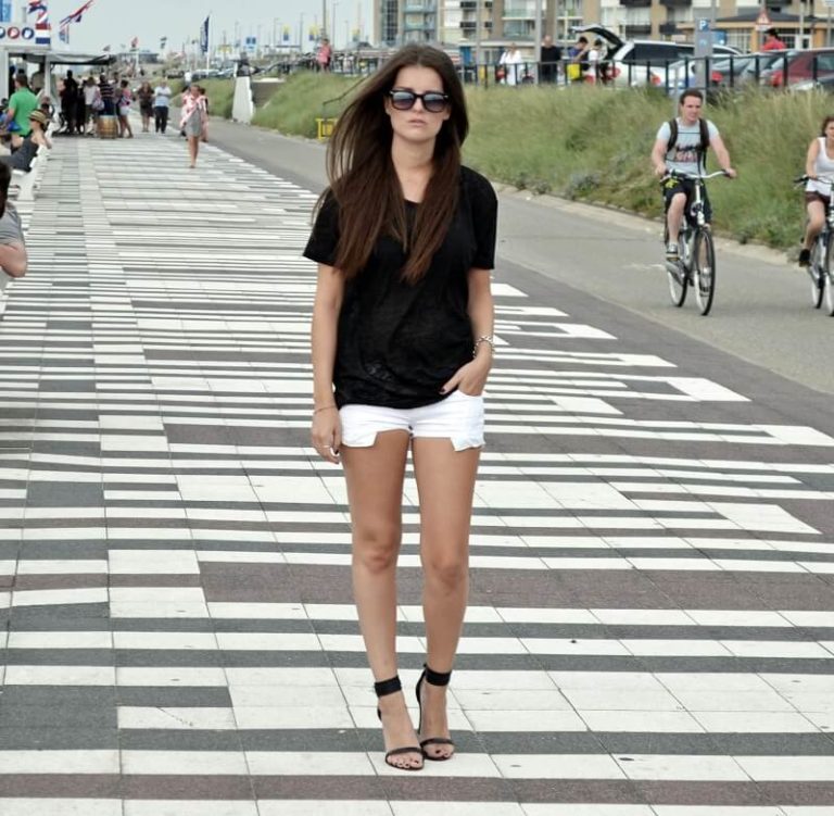 30 White Shorts Outfit Ideas Women's Should Wear This Summer Live