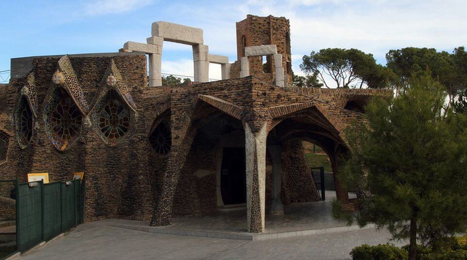 gaudi buildings barcelona