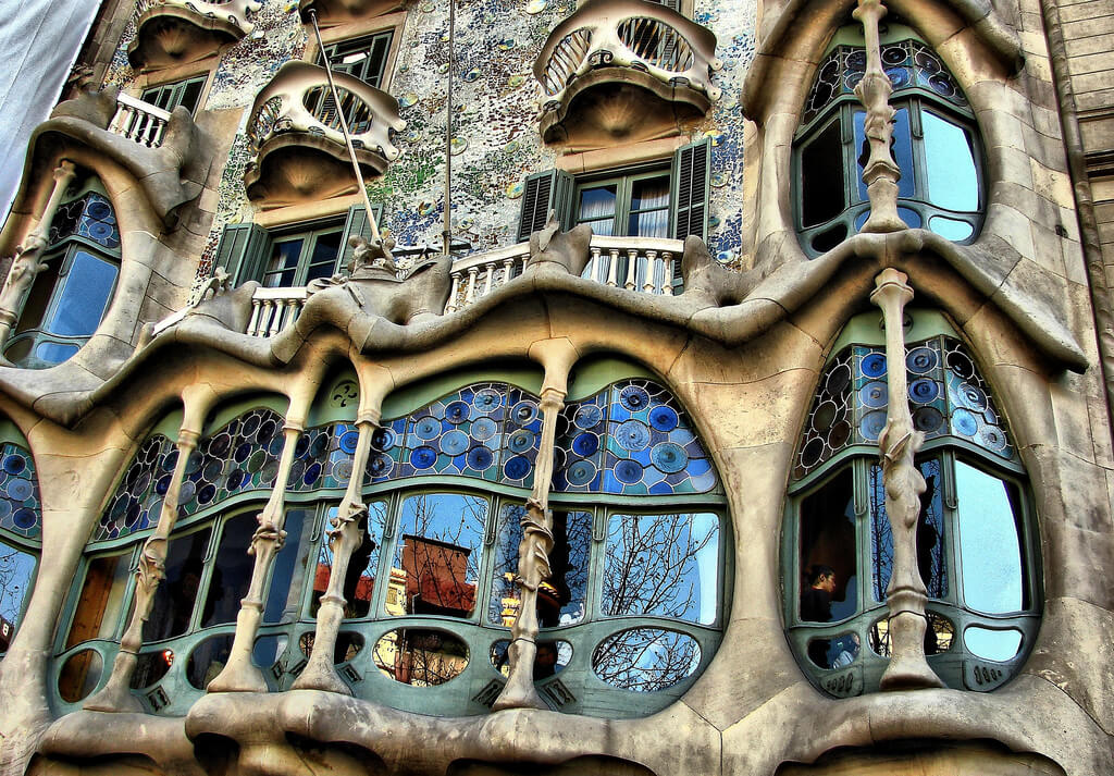 gaudi buildings barcelona