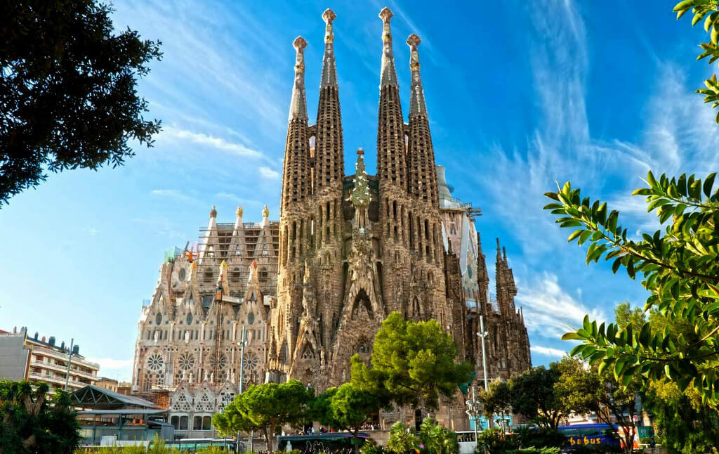 gaudi buildings barcelona