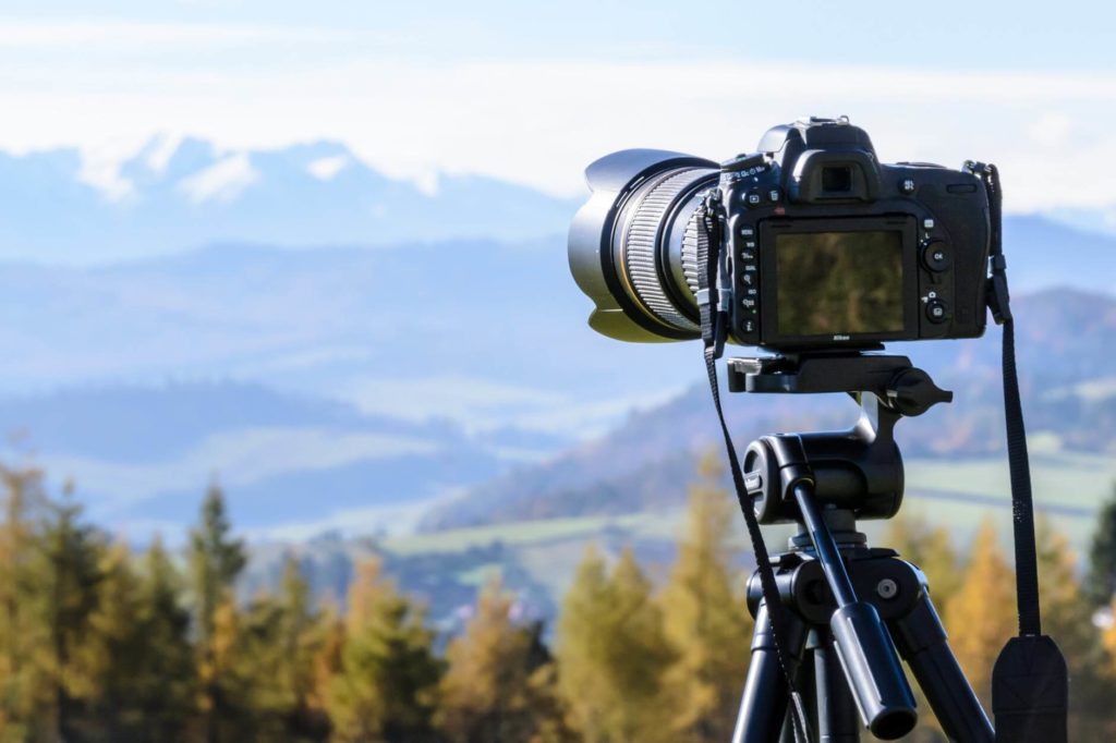 choose best hiking camera - DSLRs