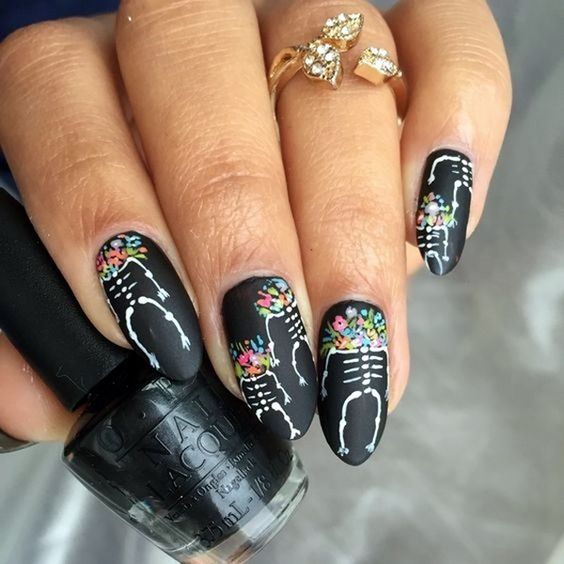 Spooky Halloween Nail Art Designs