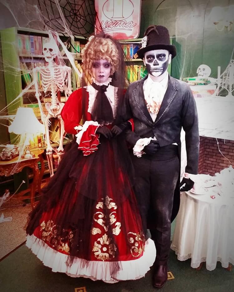 Halloween couple costumes 