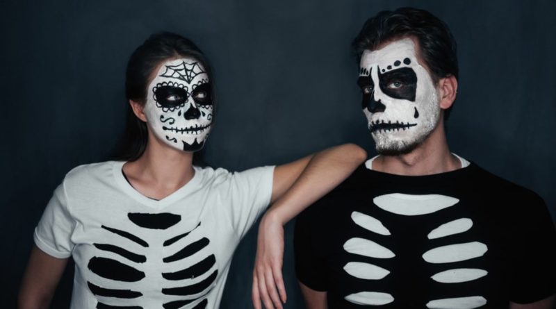 Halloween couple costumes