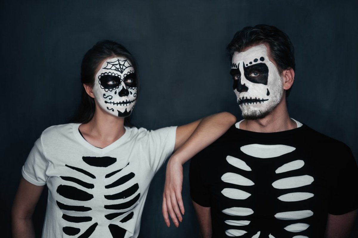 Halloween couple costumes