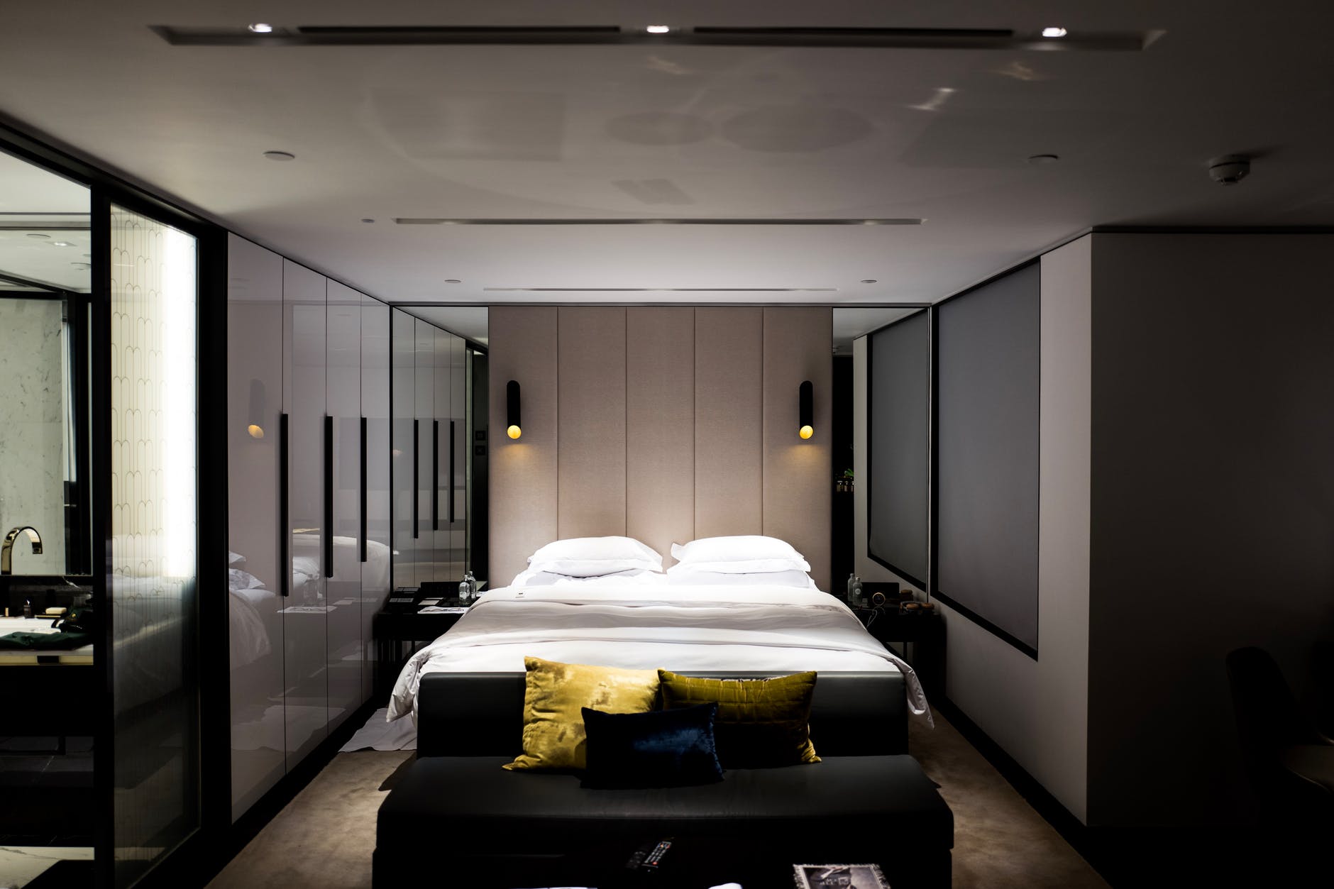 Small bedroom lighting designs 24