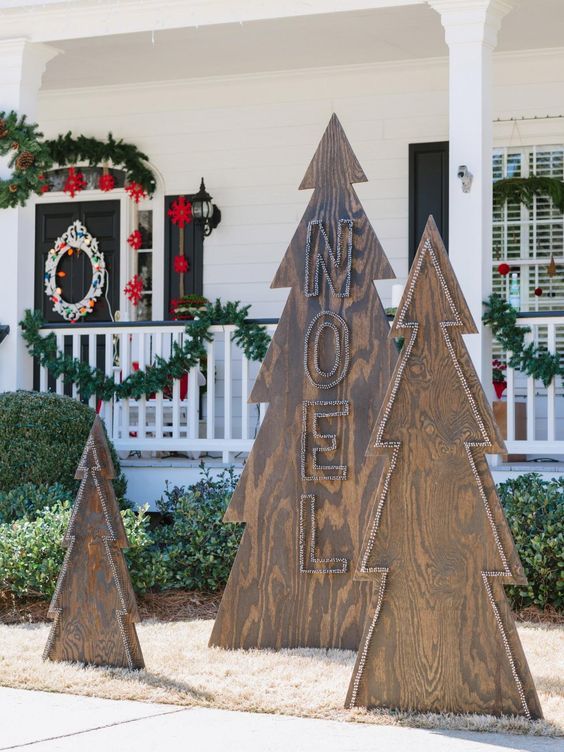 Outdoor Wooden Tree Decoration with LED Text "NOEL" for Christmas