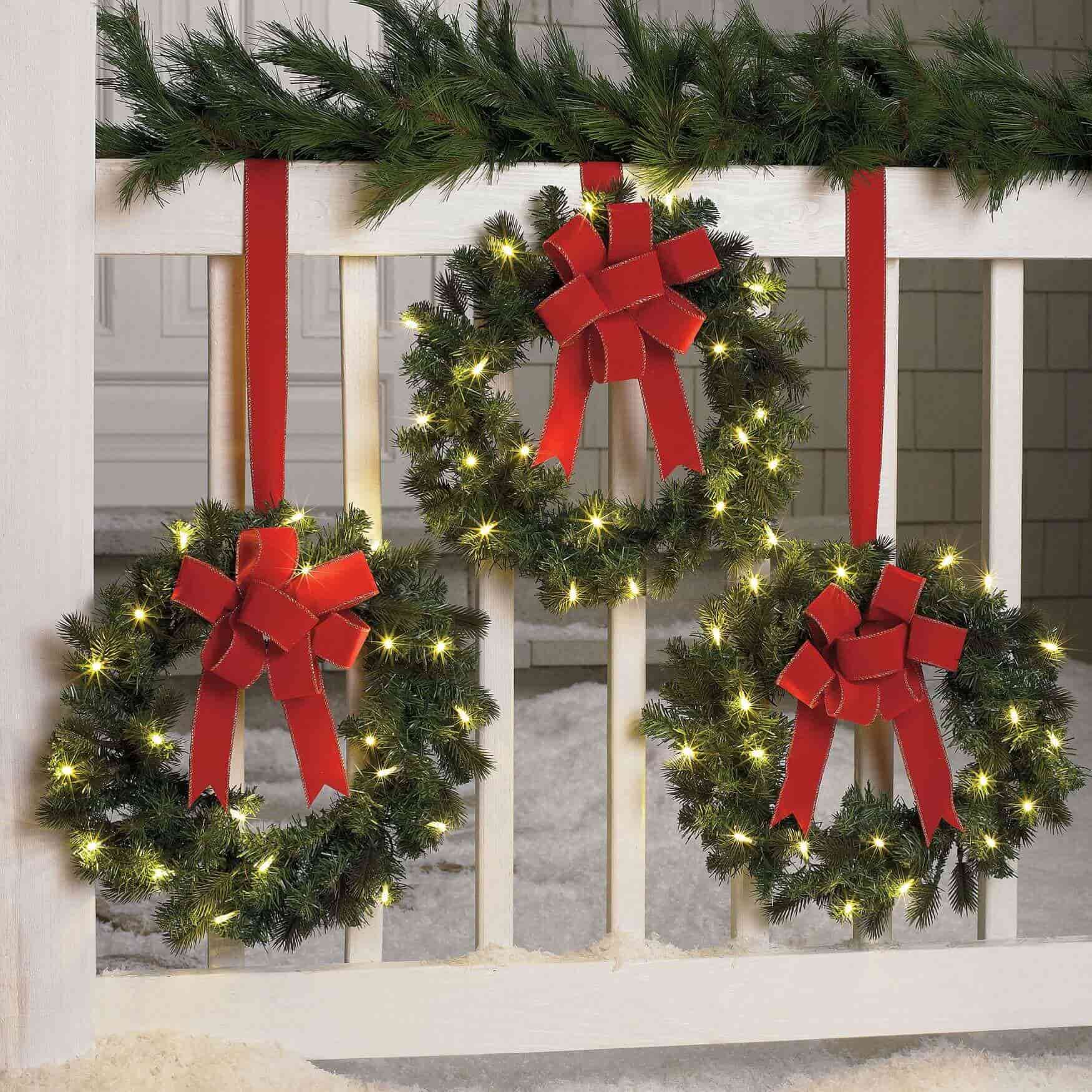 Beautiful and Modern Artificial Christmas Wreaths Live Enhanced