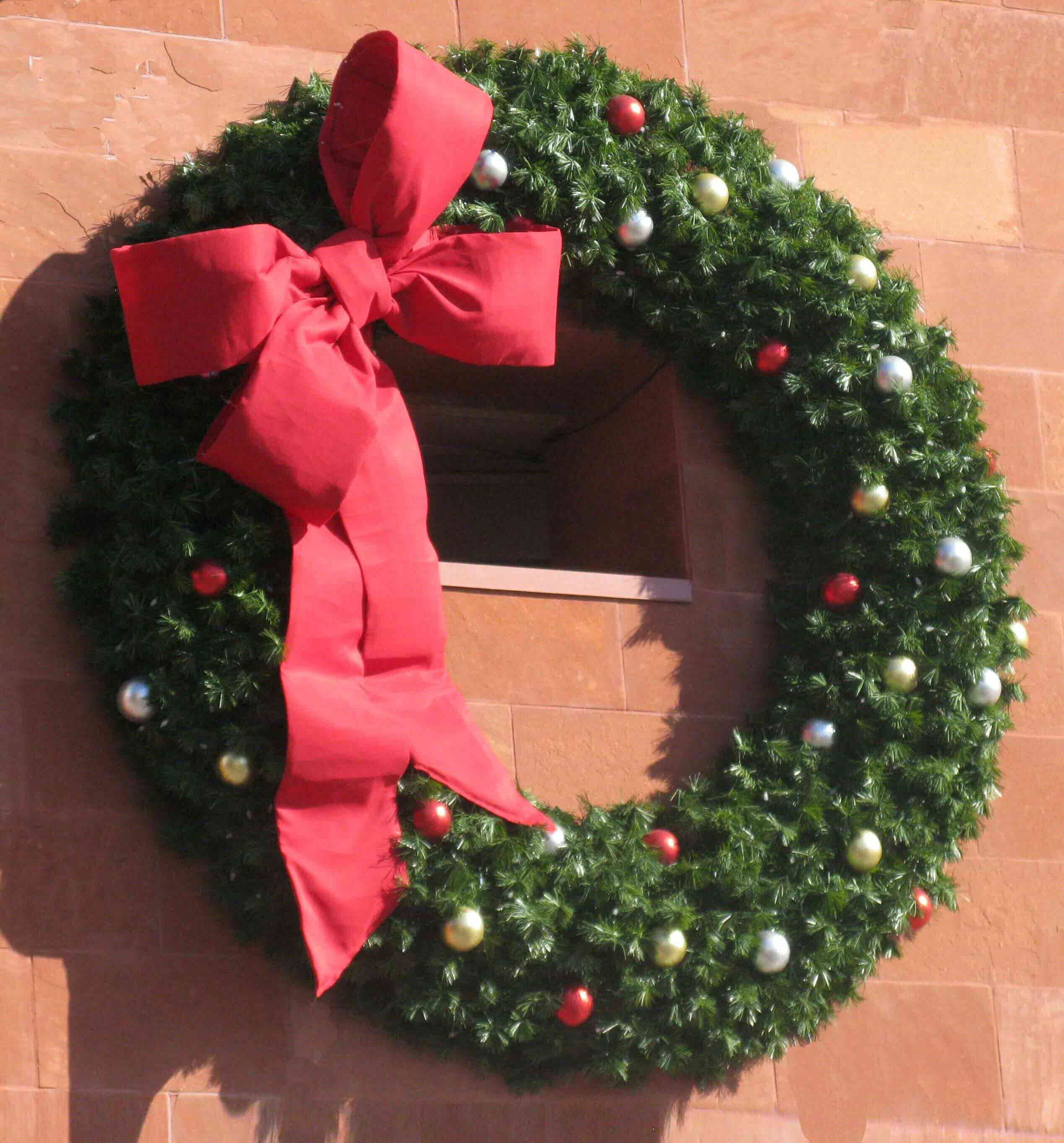 Modern Artificial Christmas Wreaths