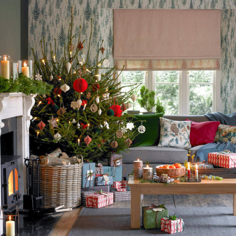 Amazing Christmas Decoration Ideas for Small Space - Live Enhanced