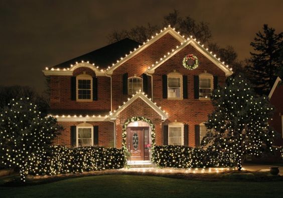 Minimalist outdoor Christmas Light decorations during Night with Small Bulb on Roof and Light in Yard 