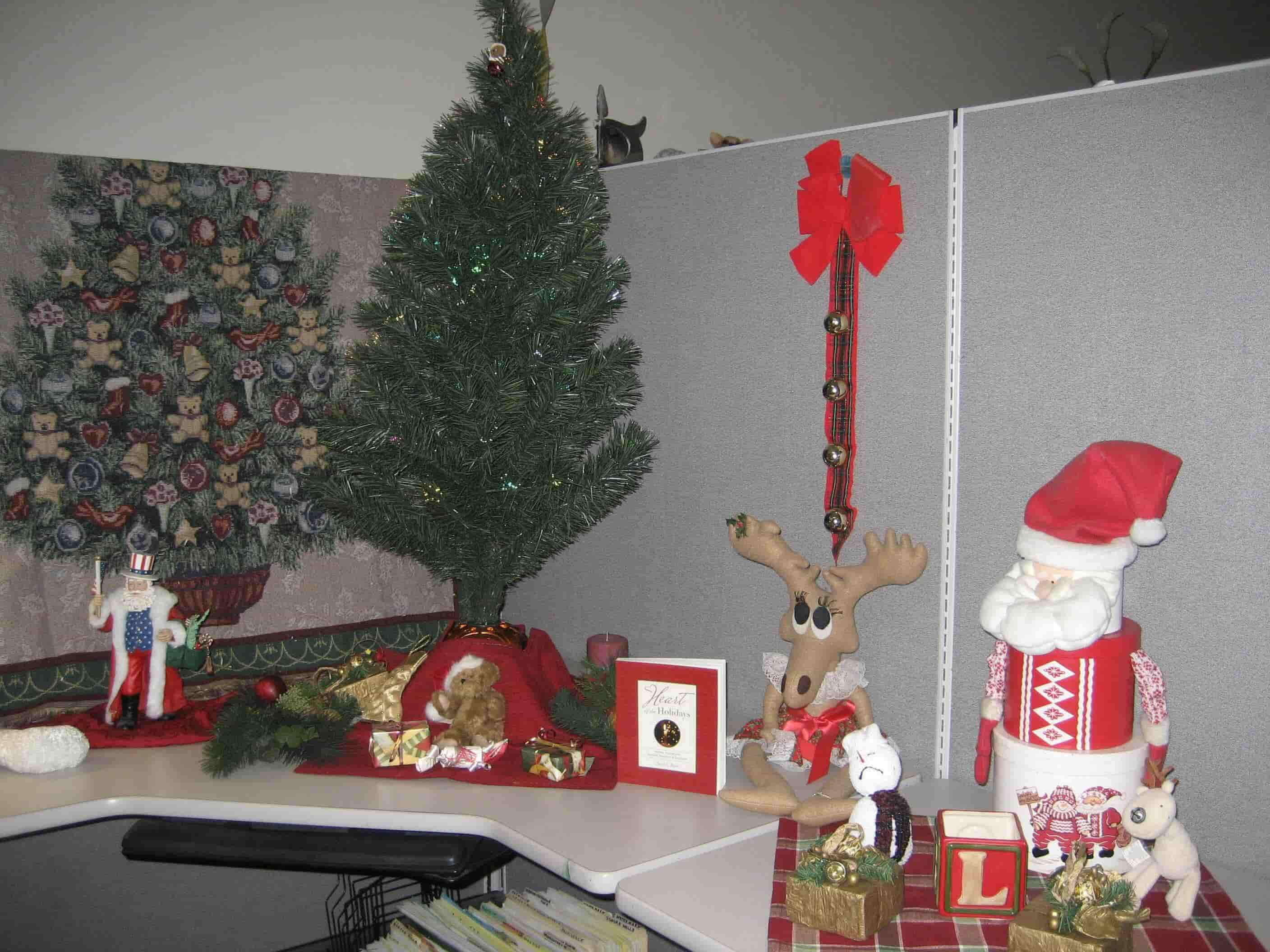 Office Decoration Ideas for Christmas