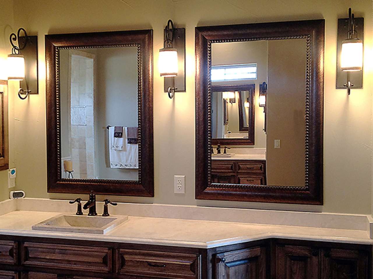 Mirror Frame Decorating Design