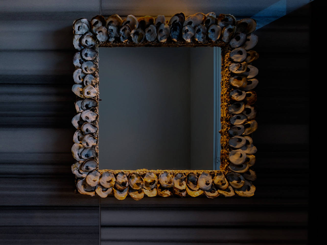 Mirror Frame Decorating Design