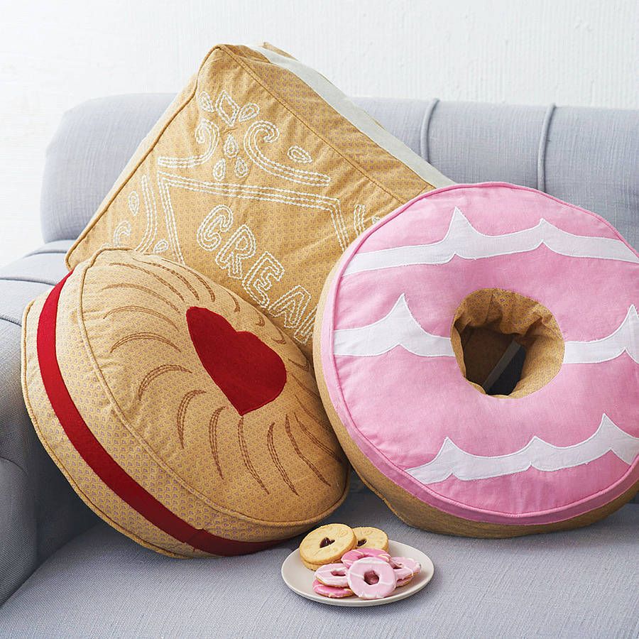 Petit Beurre Pillow by Maxi Glob 