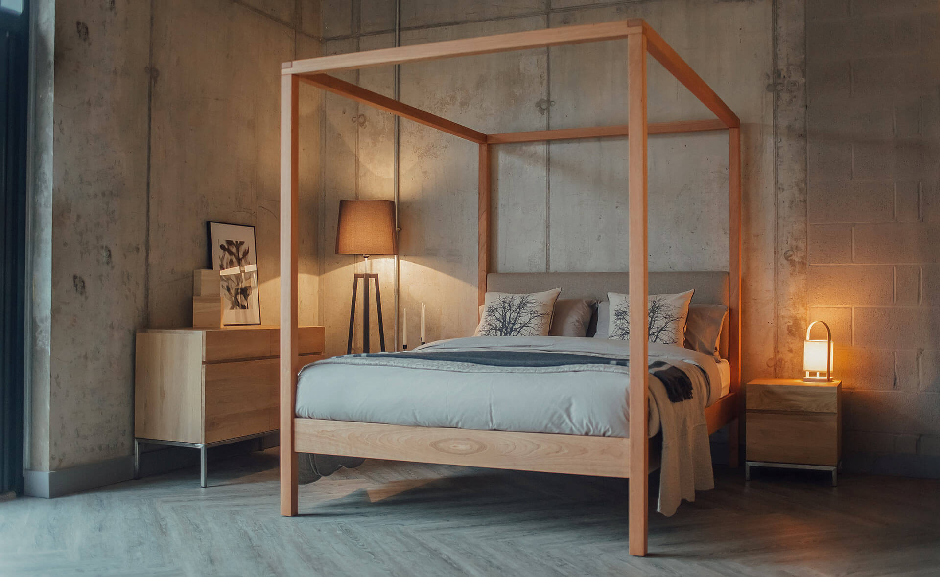 Canopy four poster Bed