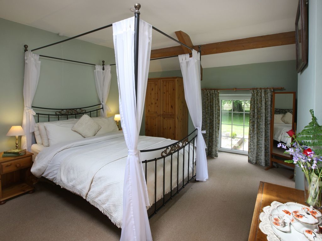 Best Fabulous Canopy Four Poster Bed Design Ideas - Live Enhanced