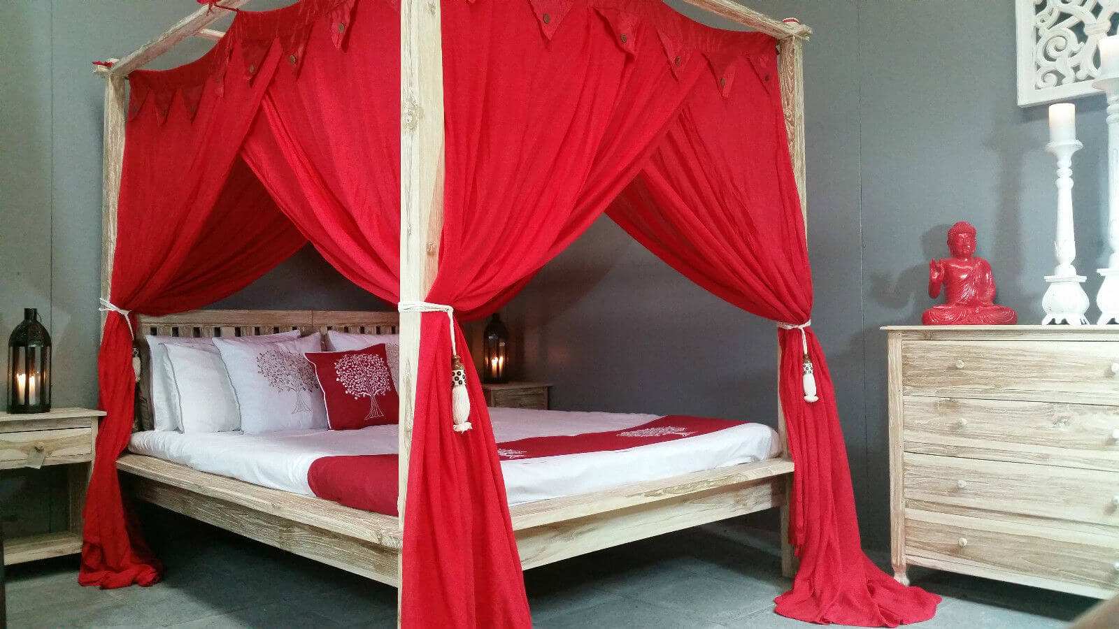 Canopy four poster Bed