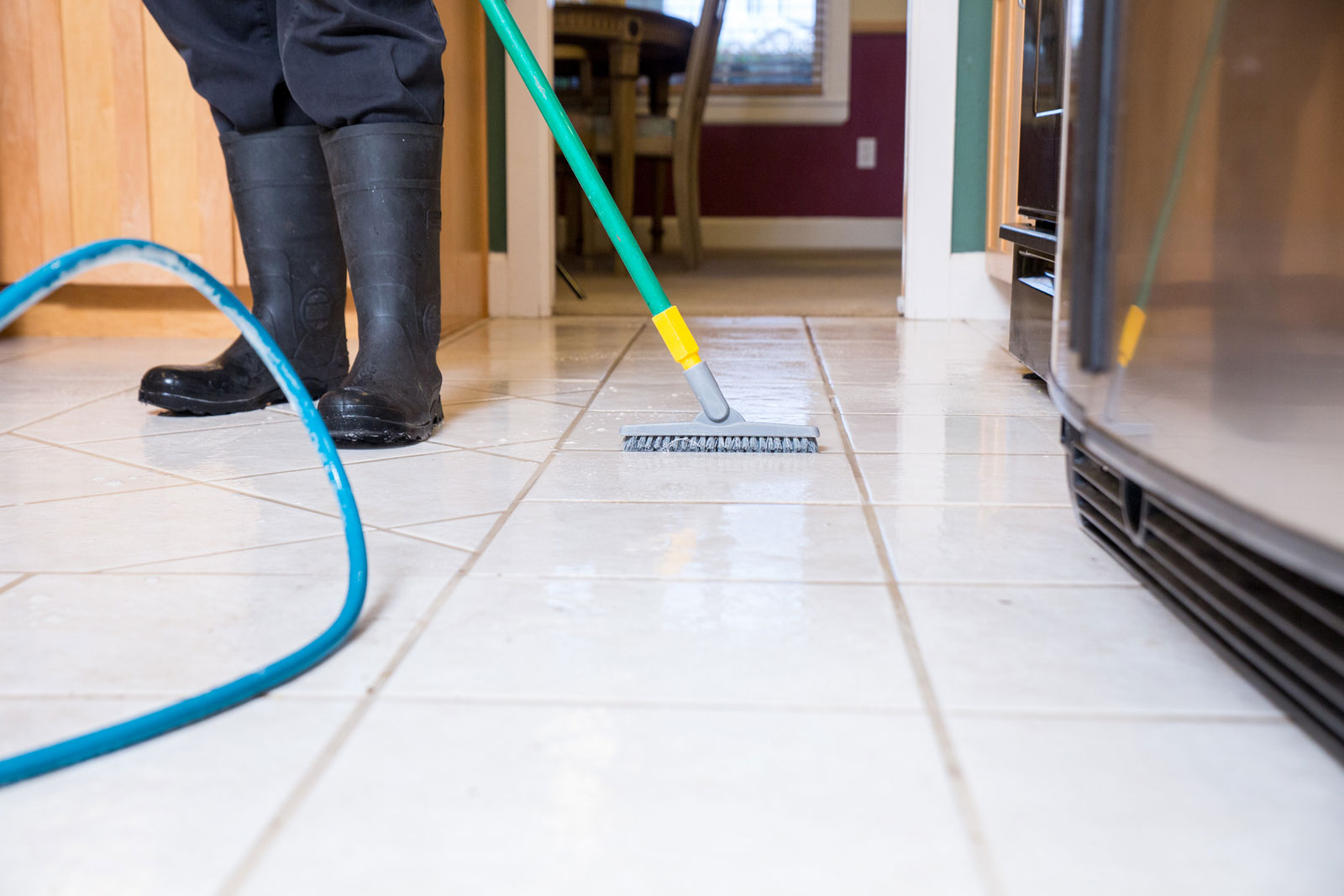 floor scrubing