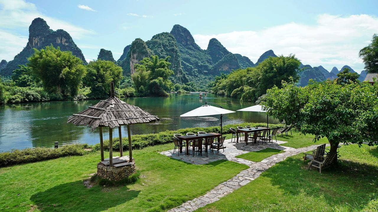 Yangshuo Mountain Retreat