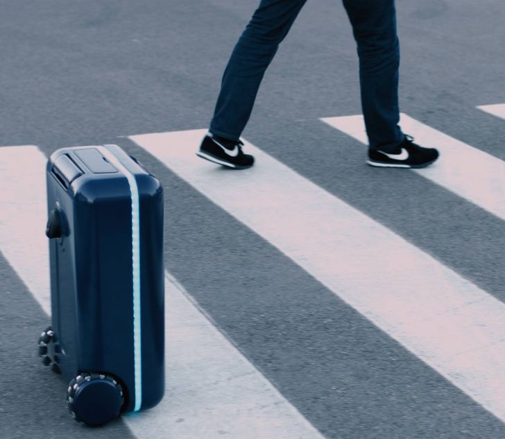 A robot suitcase