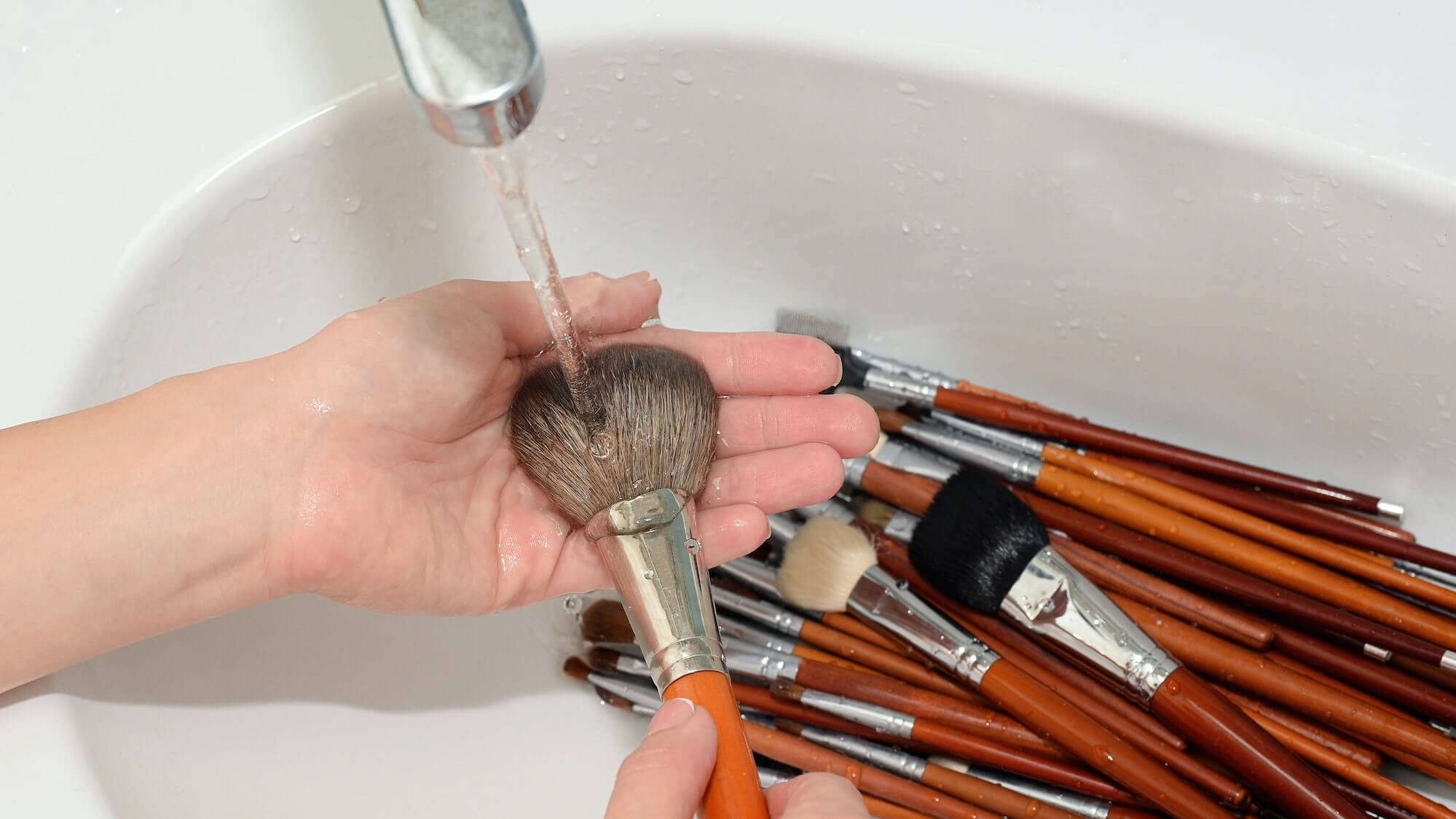 clean makeup tool