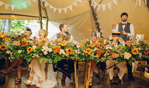 flowers to decorate a wedding