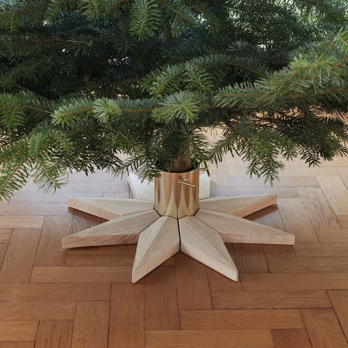 How to Make Your Own Christmas Tree Stand at Home - Live Enhanced