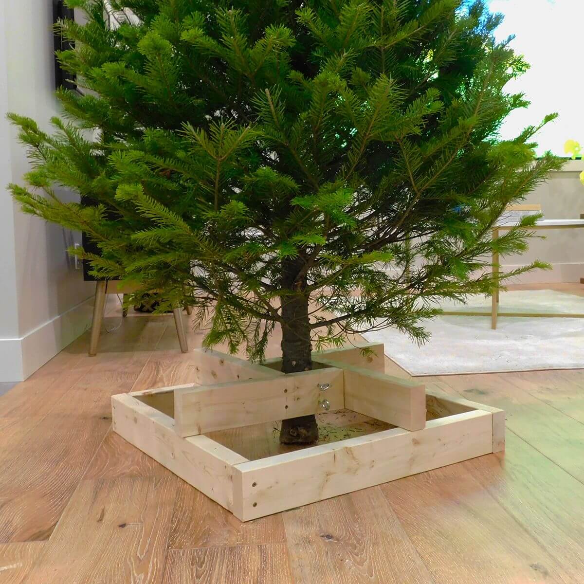 How to Make Your Own Christmas Tree Stand at Home - Live Enhanced