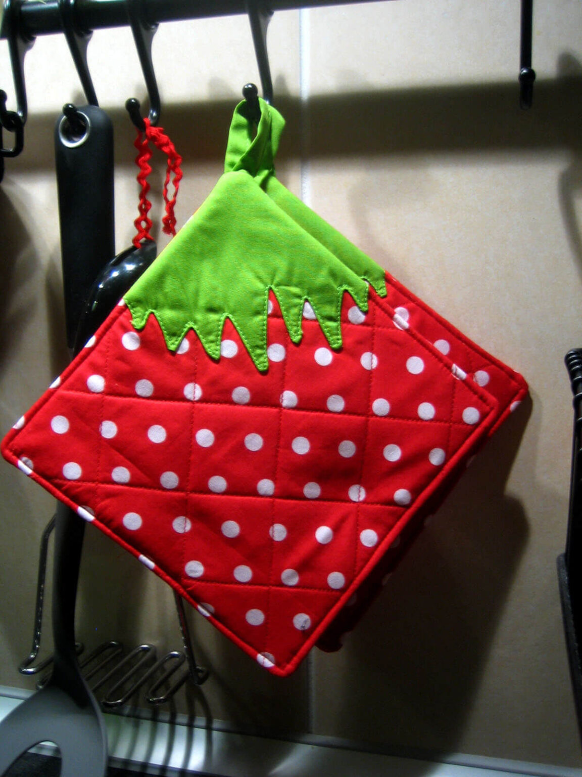 14 Crafty Ideas on How to Repurpose Old Bed Sheets for Home Use