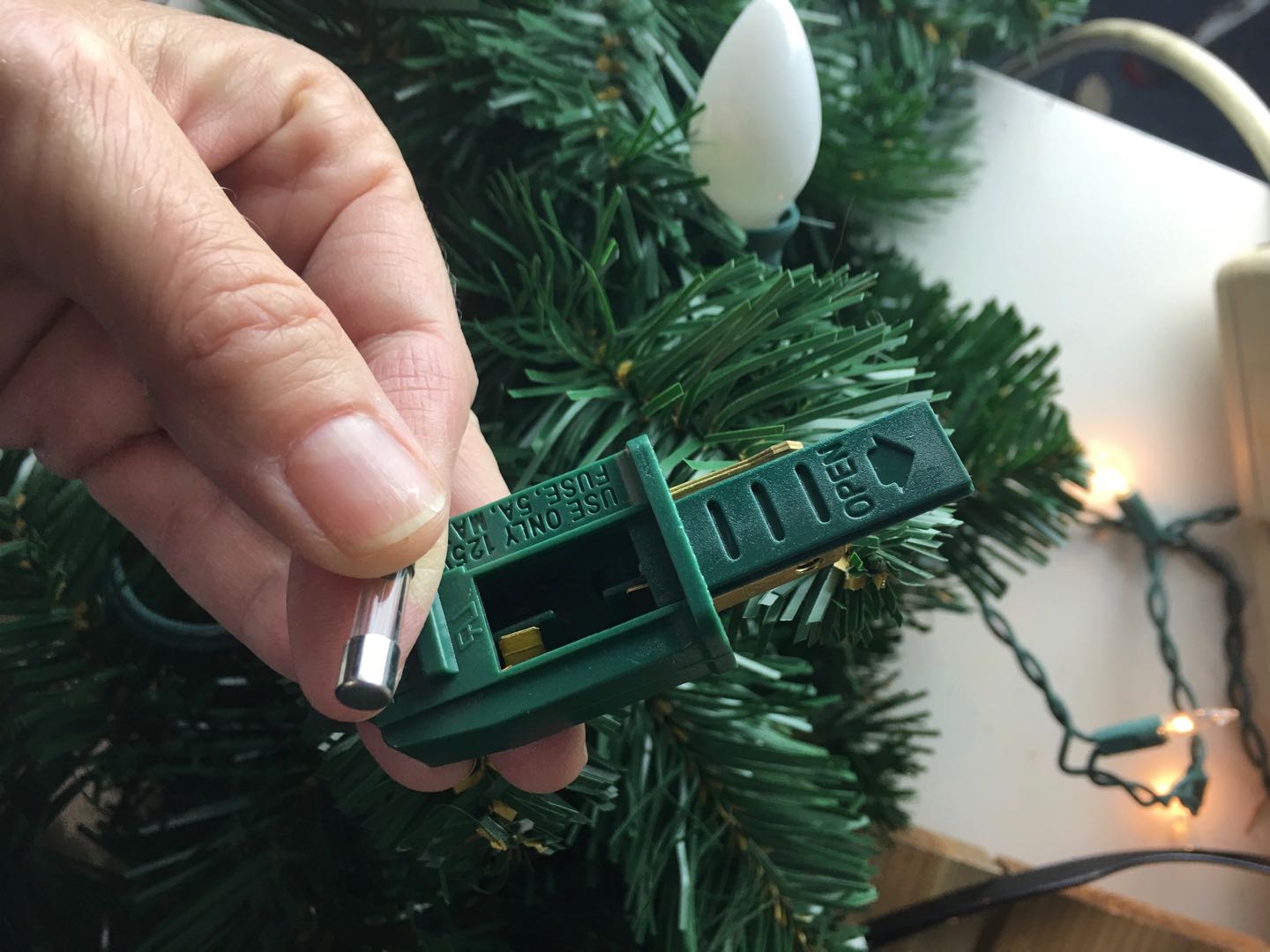 repair christmas tree light