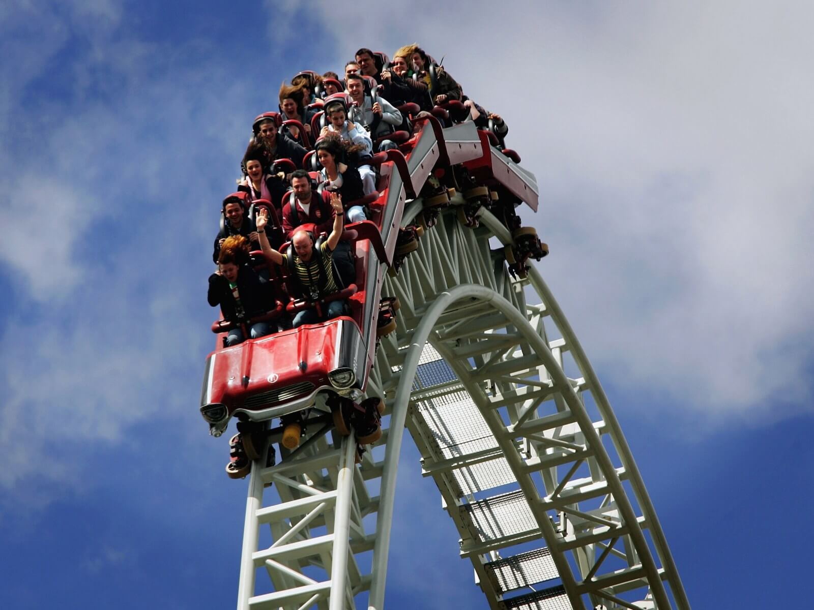 WORLD'S FASTEST ROLLER COASTER IS SUSPENDED 