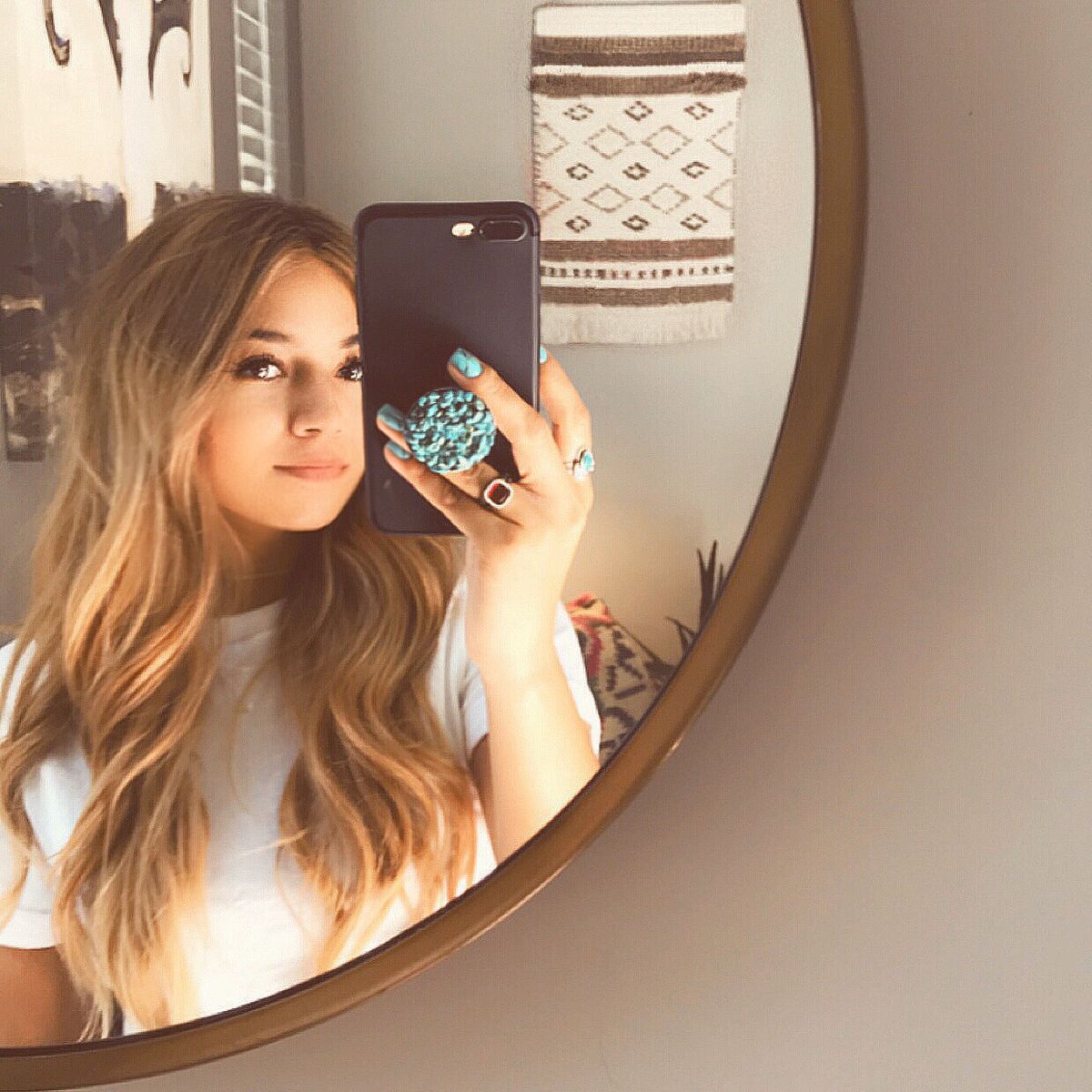 Perfect Mirror Selfie Using Popsocket