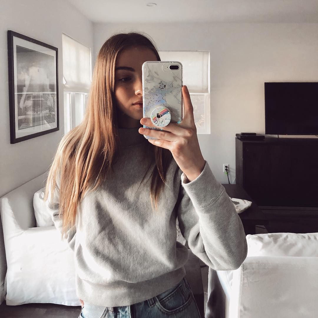 Perfect Mirror Selfie Using Popsocket