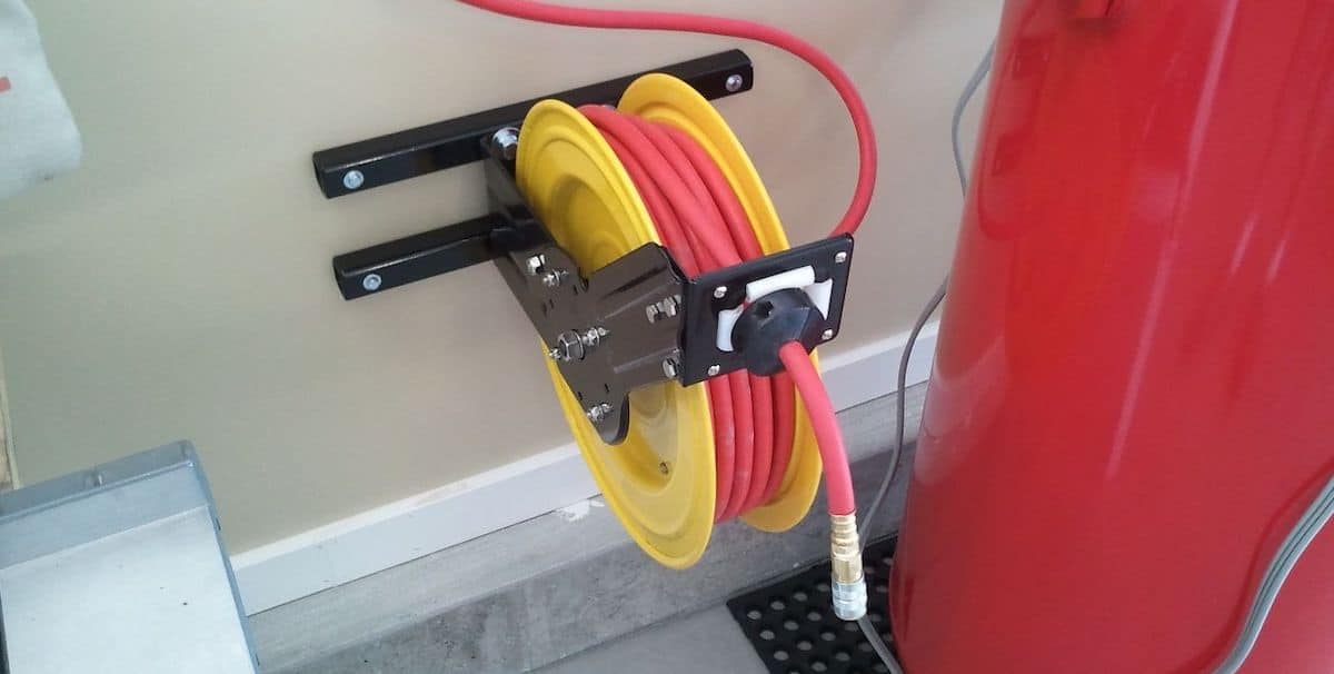 Use Retractable Air Hose Reels in Your Workshop 