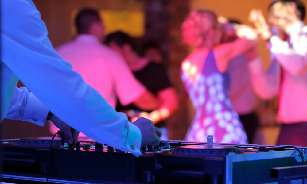 Become a Great Wedding DJ 