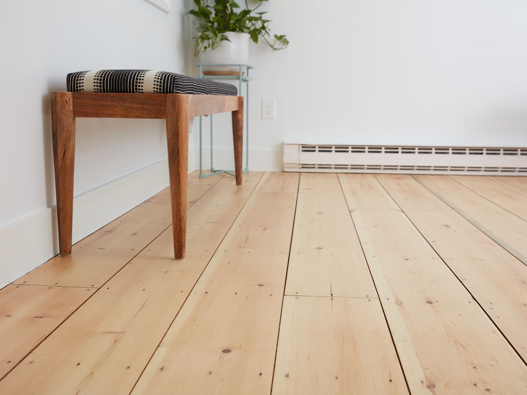 Ideas to Remove Paint from the Wooden Floor 