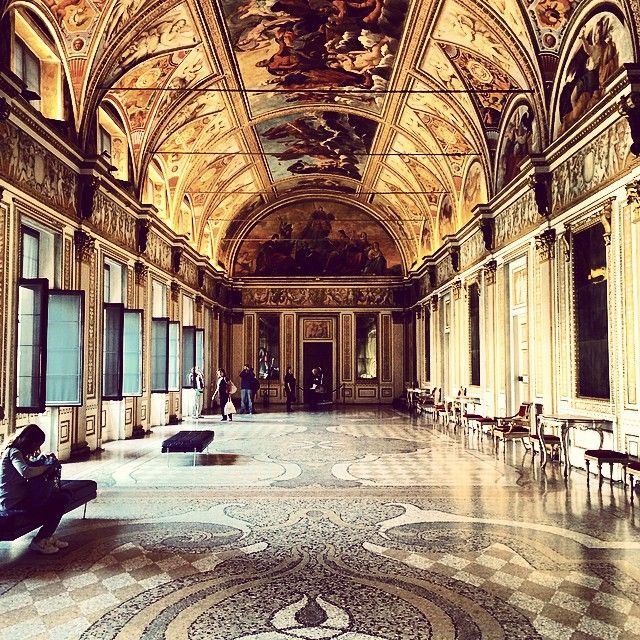 The Mirror Room, Italy 