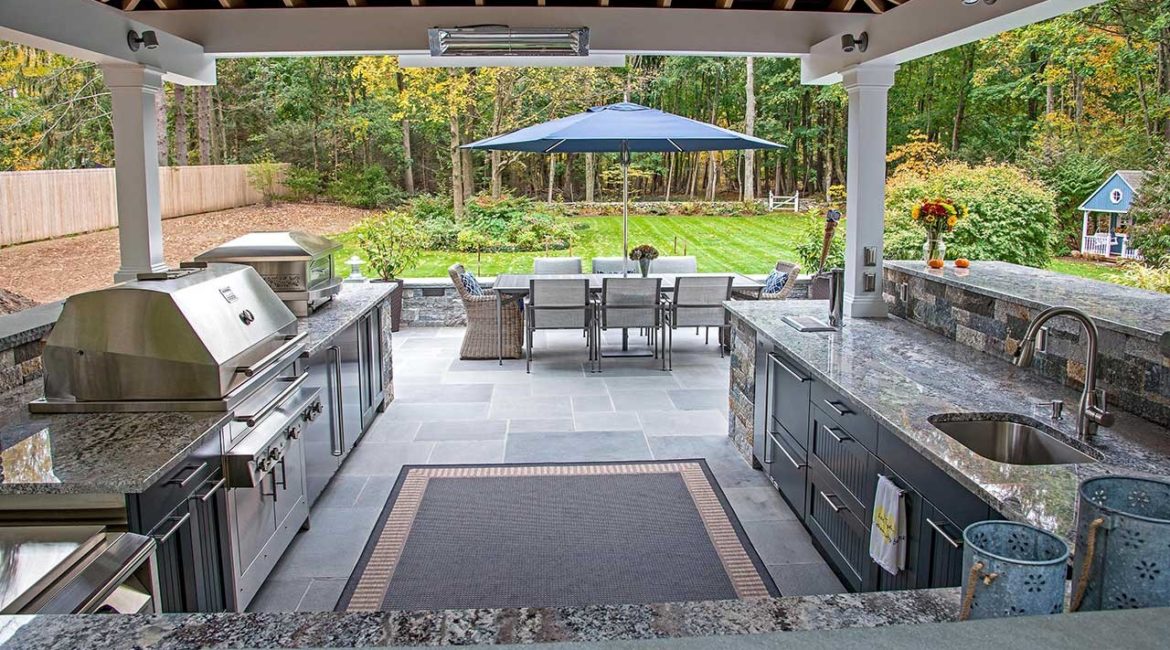 luxurious outdoor kitchen 